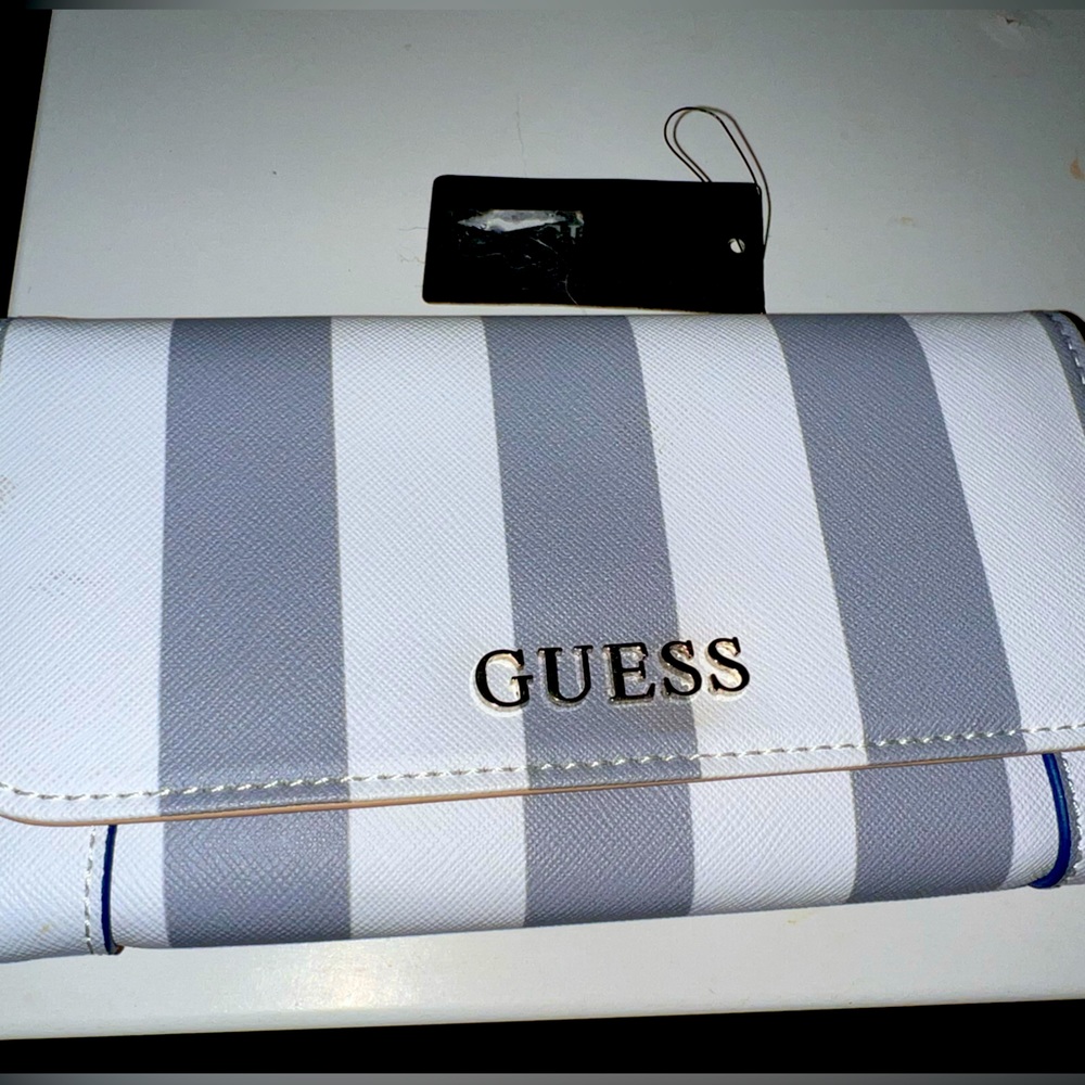 GUESS wallet (NWT)